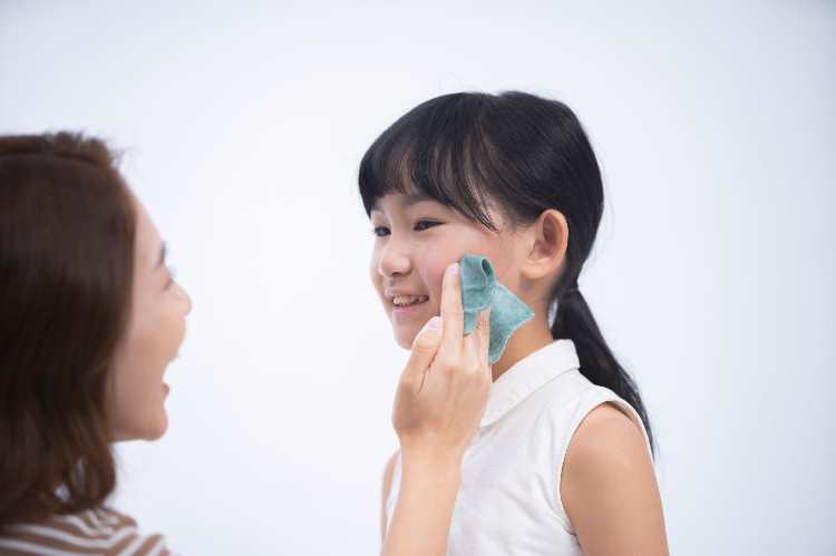 孩子洗臉新趣味, LIJOE便潔洗臉巾簡單、快速又環保